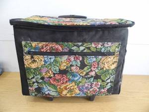 lot 42 image: Rolling Travel Case