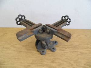 lot 85 image: Stanley Vise