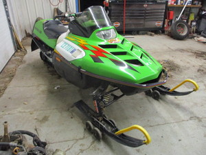 lot 1 image: 1999 Arctic Cat ZR 440 Sno Pro