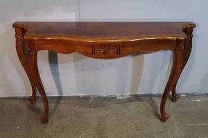 lot 3 image: Wooden Sofa Table