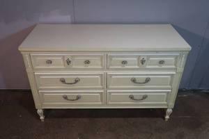lot 6 image: VINTAGE Dixie 6-Drawer Lowboy Dresser with Mirror
