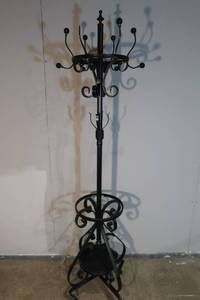 lot 11 image: Black Metal Coat Rack