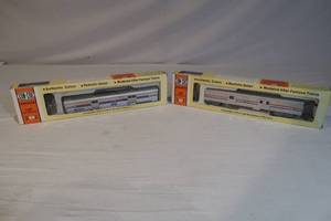 lot 12 image: 2 Con-Cor Model Train Cars in Box