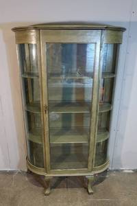 lot 19 image: Curio Cabinet