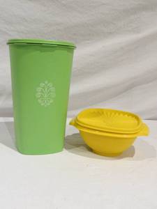 lot 50 image: 2 Pieces of VINTAGE Tupperware