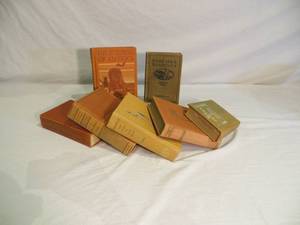 lot 22 image: 7 Vintage Books