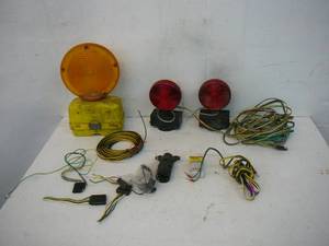 lot 10 image: Magnett Trailer Lights PlugsWire Ends
