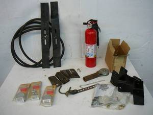 lot 16 image: Trailer Parts & Lawn Mower Parts