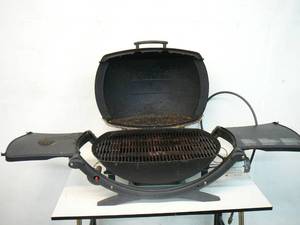lot 33 image: Weber Gas Table Top Grill