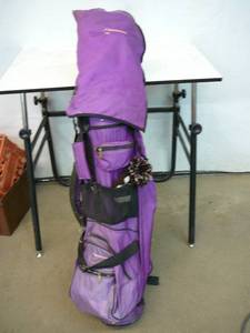 lot 40 image: Quazar Golf Clubs & Bag