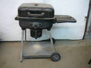 lot 45 image: Uni-Flame Charcoal Grill