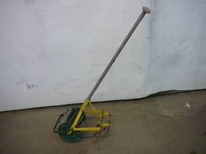 lot 50 image: Hand Cultivator