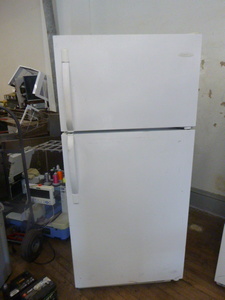 lot 2 image: Frigidaire RefrigeratorFreezer