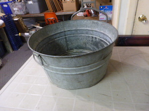 lot 82 image: Vintage Metal Tub