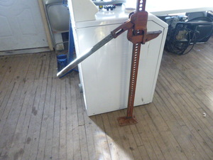 lot 15 image: Hi-Lift Co. Bumper Jack