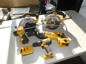 lot 17 image: DeWalt Power Tools