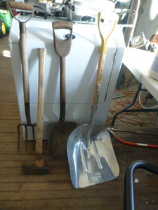 lot 26 image: GardenYard Tools