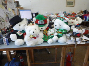 lot 35 image: Daytons Santa Bears and Tweaks The Christmas Mouse