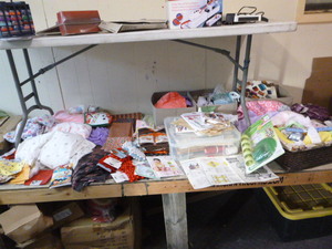 lot 44 image: Lot of QuiltingSewing Fabric