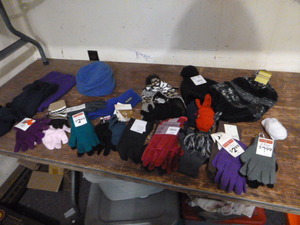 lot 59 image: New Winter Gloves and Hats