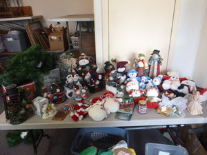 lot 74 image: Lot of Christmas Dcor
