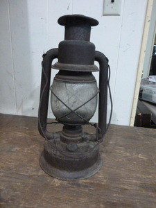 lot 84 image: Vintage Embury Mfg. Lantern