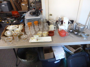 lot 90 image: Variety of Glassware