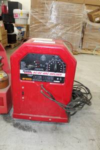 lot 5 image: Lincoln Electric ACDC 225125A Arc Welder
