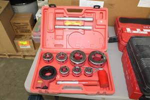 lot 51 image: 10-Piece Pipe Threader 94098