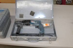 lot 90 image: Bosch Bulldog 11234VSR Rotary Hammer, Case