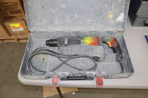 lot 93 image: Bosch Bulldog 11224VSR Roto-Hammer, Case