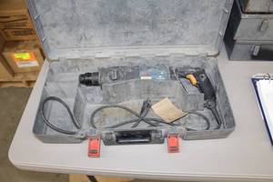 lot 94 image: Bosch Bulldog 11224VSR Roto-Hammer, Case