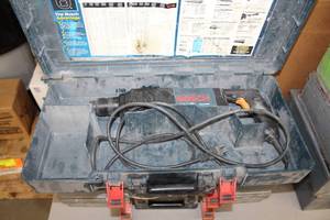 lot 96 image: Bosch Bulldog 11224VSR Roto-Hammer, Case