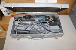 lot 99 image: Bosch Bulldog 11224VSR Roto-Hammer, Case
