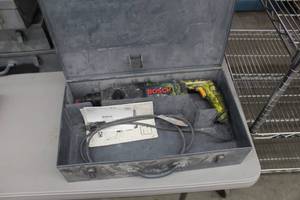 lot 102 image: Bosch Bulldog 11224VSR Roto-Hammer, Case