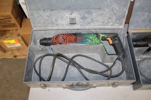 lot 103 image: Bosch Bulldog 11224VSR Roto-Hammer, Case