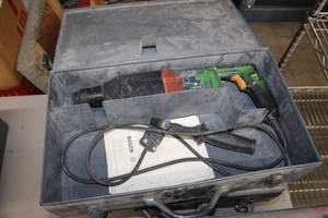 lot 105 image: Bosch Bulldog 11224VSR Roto-Hammer, Case