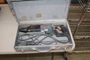 lot 106 image: Bosch Bulldog 11224VSR Roto-Hammer, Case