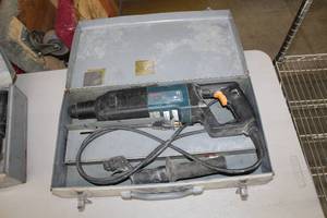 lot 108 image: Bosch Bulldog 11224VSR Roto-Hammer, Case