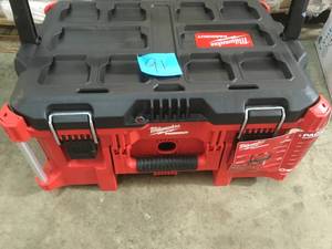 Milwaukee PACKOUT 16.1 in. Impact-Resistant Poly Large Tool Box 16.14 in. W x 11.3 in. H Black in like new condition