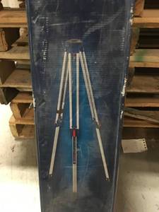 Bosch 40 in. to 63 in. Aluminum Quick Clamp Rotary Laser Level Tripod in good condition open box