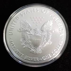 lot 33 image: 2019 AMERICAN SILVER EAGLE 1 TROY OZ. .999 FINE SILVER IN AIRTITE