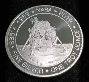 lot 64 image: 1 TROY OZ. .999 FINE SILVER APOLLO 11 COMMEMORATIVE