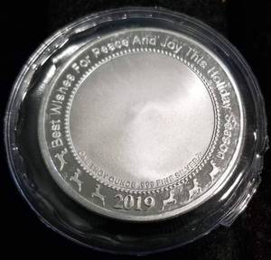 lot 17-A image: CHRISTMAS 2019 FARM TRUCK SCENE 1OZ .999 FINE SILVER IN AIRTITE