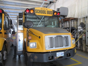 lot 500 image: FREIGHTLINER SCHOOL BUS 2005