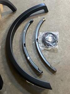 lot 4 image: (1) Set Of 2015 Ford F.150 Front Fe...