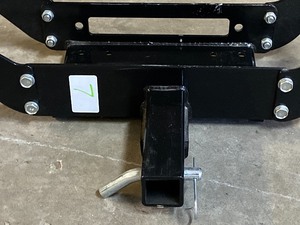 lot 7 image: Receiver-Mount Electri Winch Mount ...