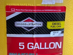 lot 43 image: Briggs & Stratton Smart-Fill 6-Gall...