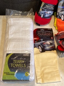 lot 175 image: Box Of Assorted New Automotive Deta...