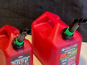 lot 207 image: Lot Of (2) New Briggs & Stratton Sm...